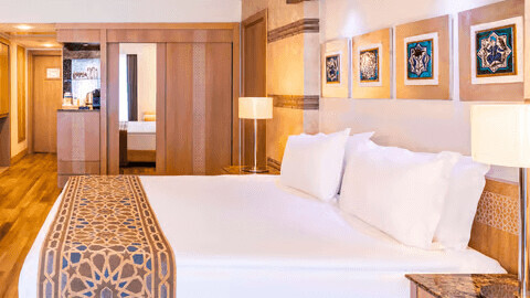 One Bedroom Suite with Golf View 